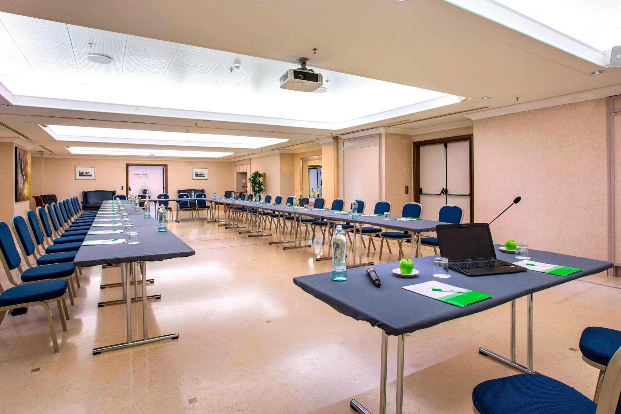 Courtyard By Marriott Rome Central Park Exterior foto