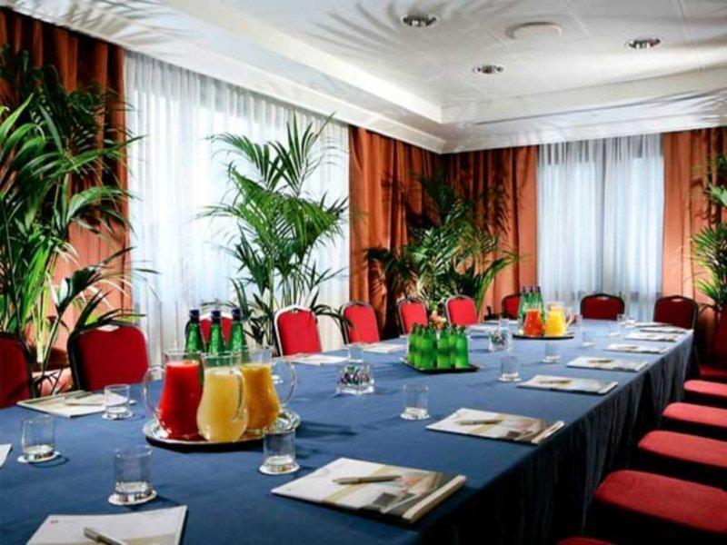 Courtyard By Marriott Rome Central Park Instalações foto